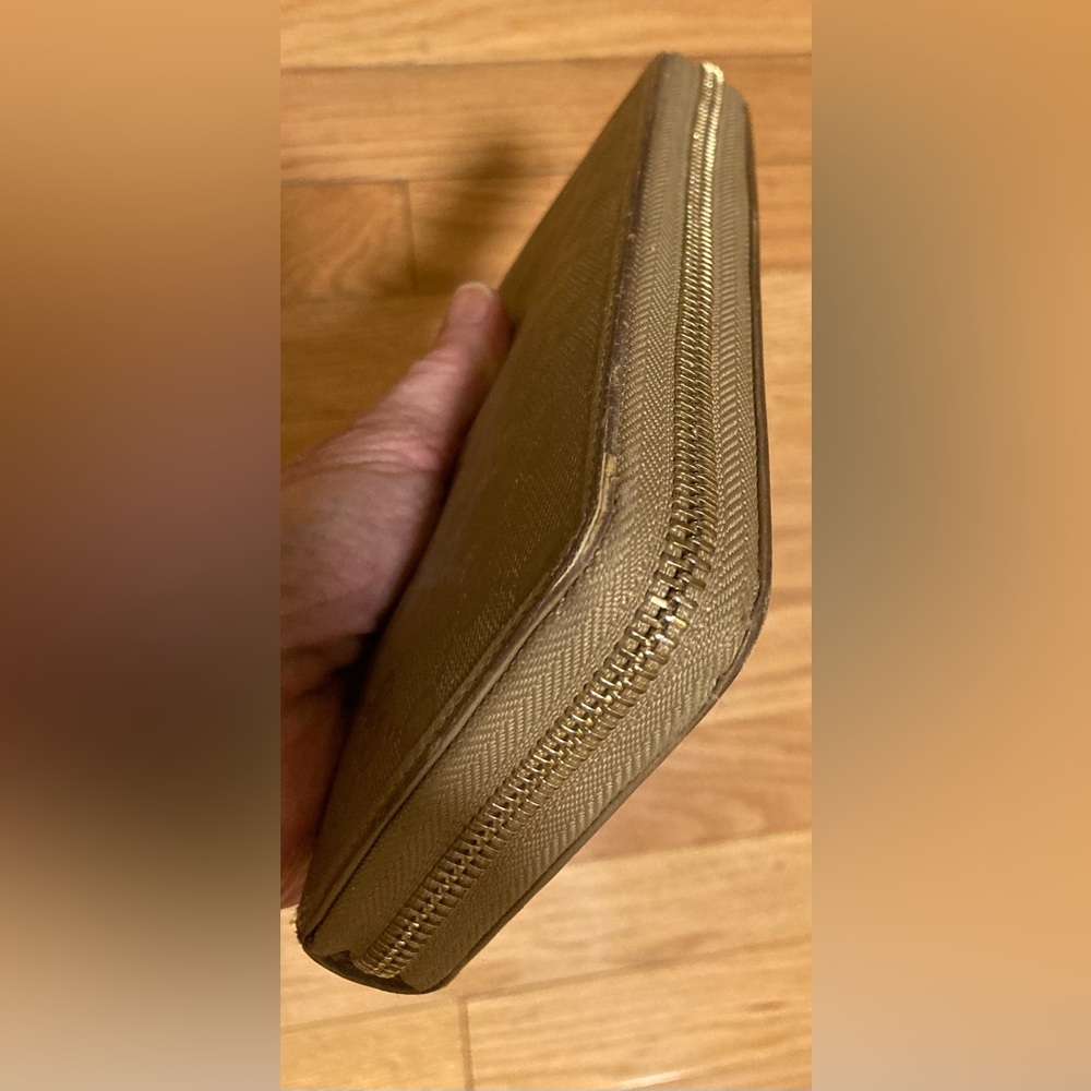 Gucci GG Imprime Metallic Gold Zip Around Wallet EUC!!! - Picture 10 of 16